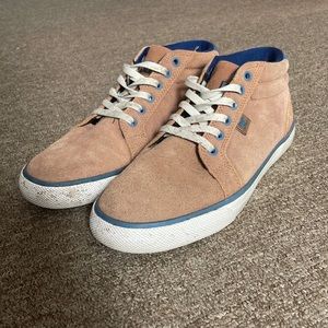Womens 7 DC mid-top sneakers